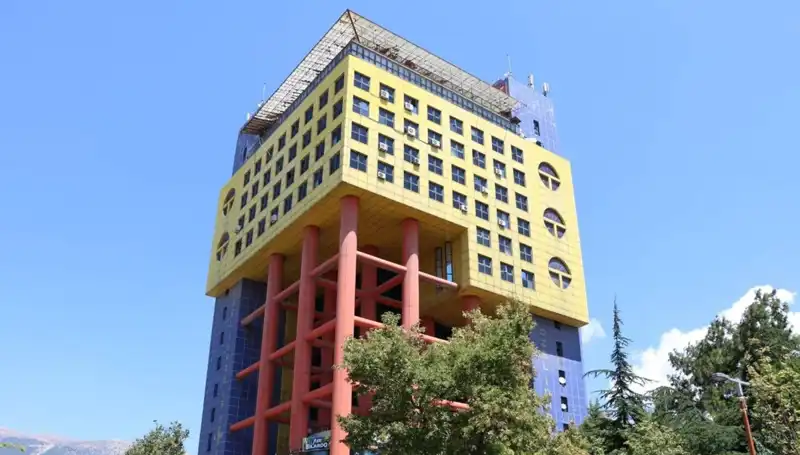 Dünyanın En Saçma Binasının Yerine Heyecan Verici Yeni Proje Başladı