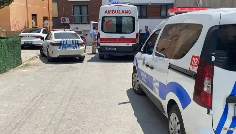 Korkunç Bıçaklı Kavga: İki Kardeş ve Bir Polis Yaralı!