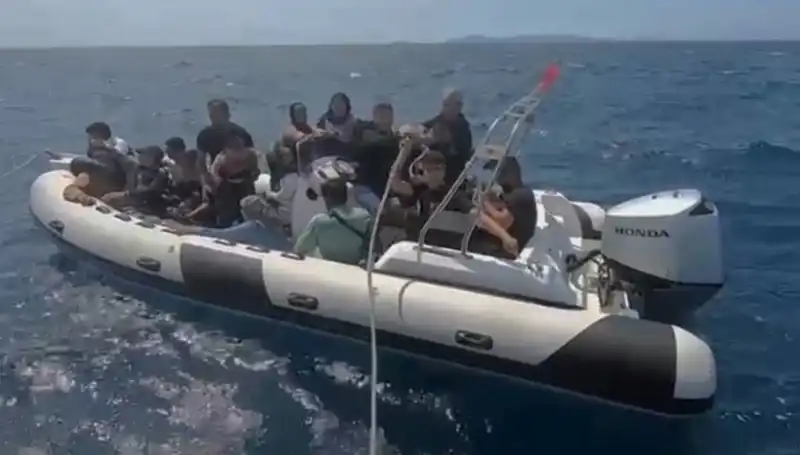 Düzensiz Göçmen Kurtarma Operasyonu: 15 Kişi Hayata Döndü