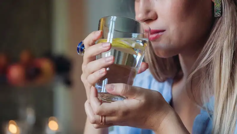 Harvardlı Uzmandan Dikkat Çeken Açıklama: Limonlu Su Sağlık İçin Gerçekten Faydalı mı?