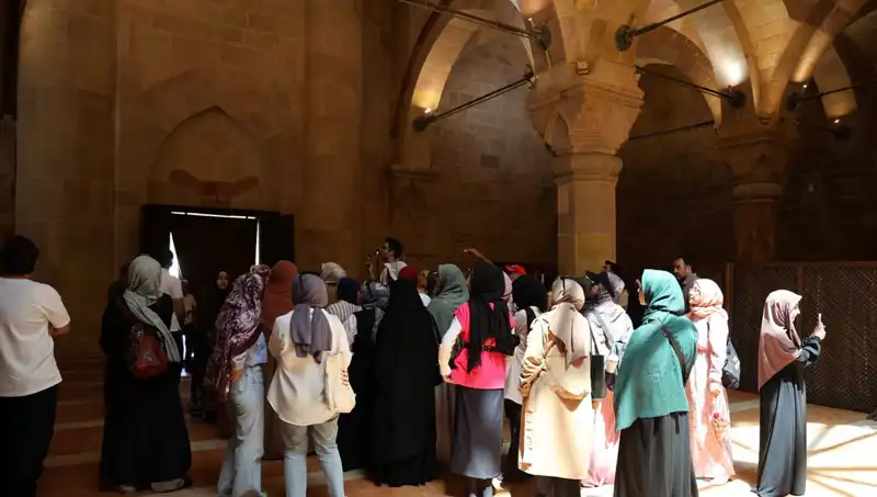 Dünyada Eşi Benzeri Olmayan Diller: Kısır Kalemler ve Kırık İfadeler