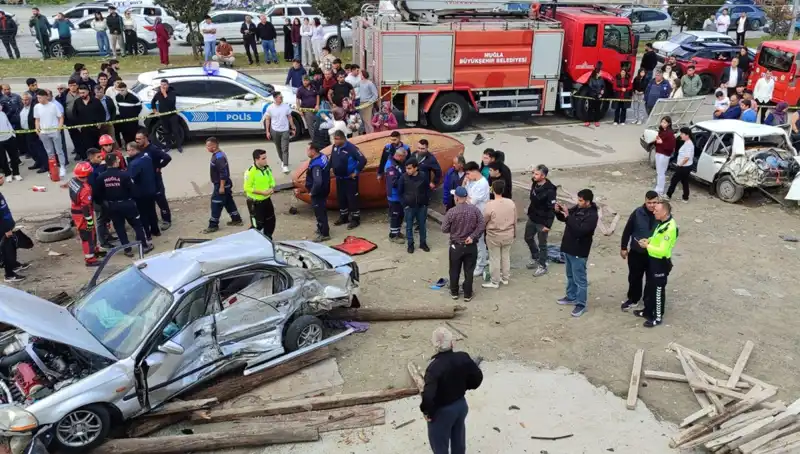 Bayram sevincine gölge düşüren kaza: 11 can kaybı, 18 yaralı