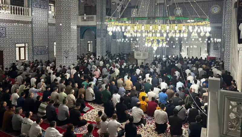 Iğdır'da İlk Bayram Namazı Coşkuyla Kılındı: Kutlamalar Sürüyor