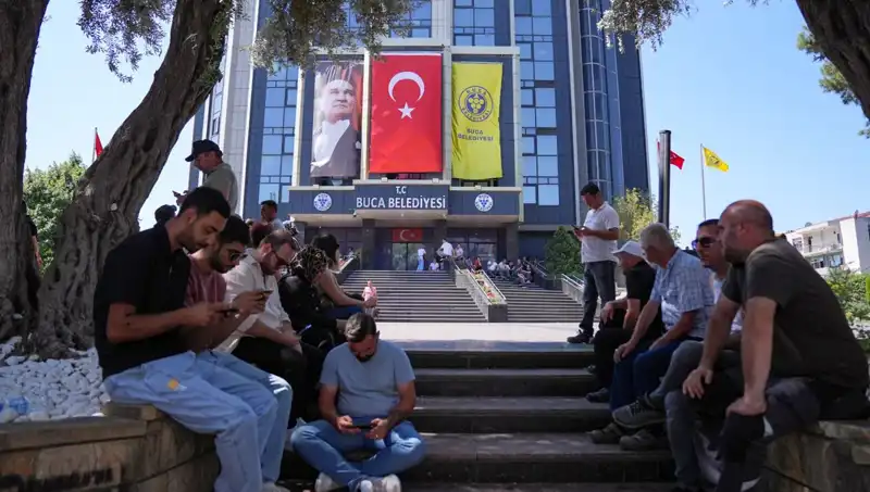 Ücretleri Ödenmeyen İşçilerden Dikkat Çekici Oturma Eylemi