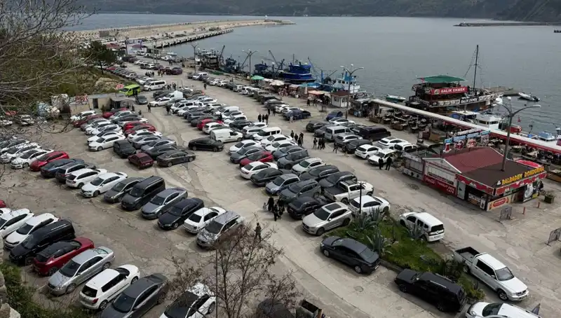 Bayram Tatilinde İlçeye Sıcak İlgisi: 14 Bin Araç Giriş Yaptı!
