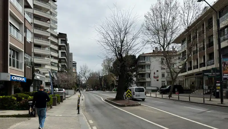 Kadıköy'de Zincirleme Kazalara Neden Olan Tehlikeli Cadde Sorunları