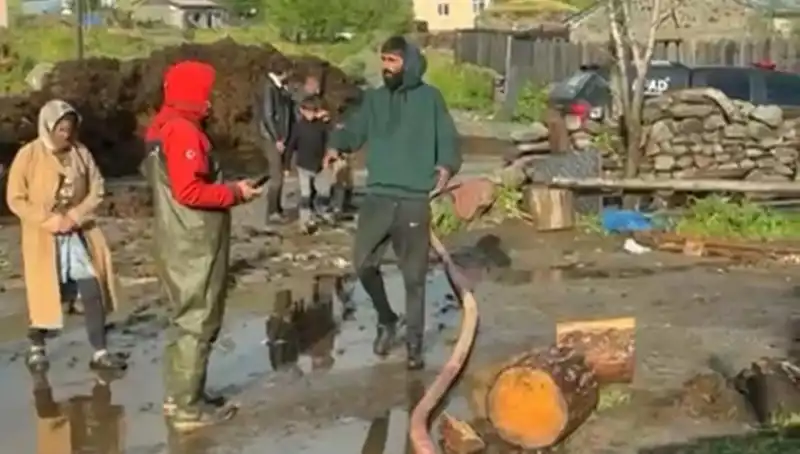 Ardahan'da Sağanak Yağış Hayatı Olumsuz Etkiledi: Sele Dönüşen Sular