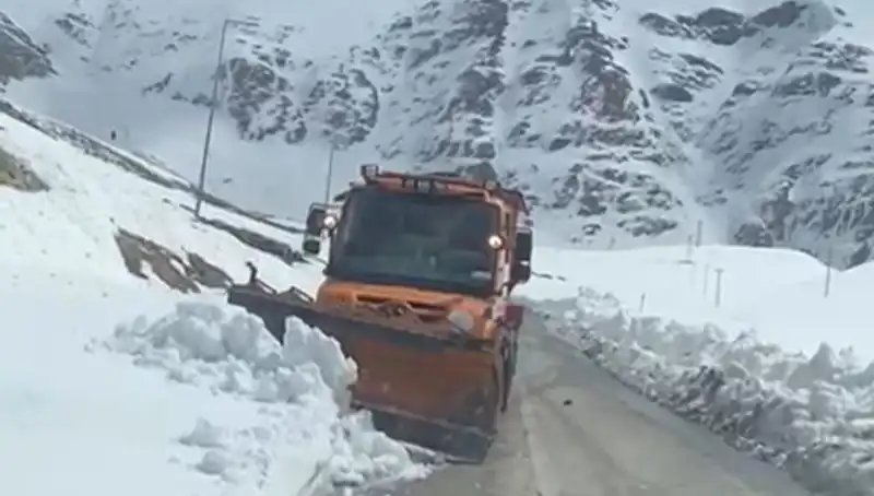 Kar Engelleri Aşıldı: Beş Ay Sonra Dünyaca Ünlü Kayak Merkezi Yeniden Açıldı