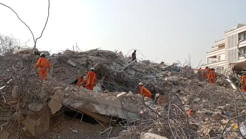 Türk Kurtarma Ekipleri Myanmar'da: 5 Gün Sonra Umut Işığı