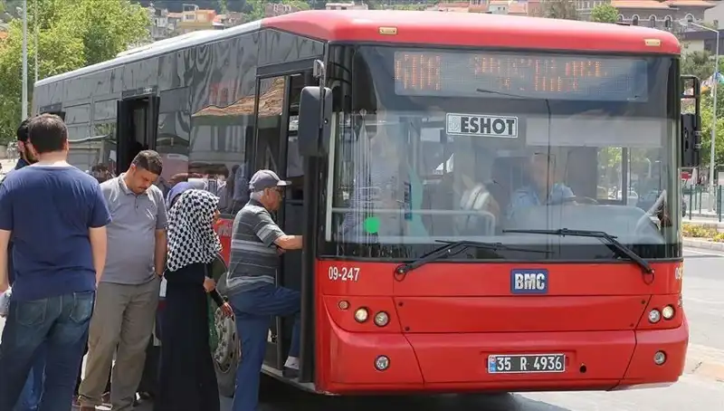 İzmir'de Öğrenci İndirimine 30 Yaş Sınırı Getirildi: Ayrıntılar Neler?