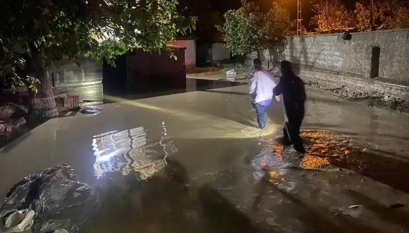 20 Dakikalık Şiddetli Yağış, Mahallede Felakete Yol Açtı