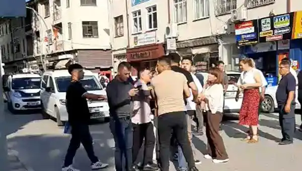 Gazinin Trafikte Darp Edildiği Anların Kamera Kaydı Şok Etti