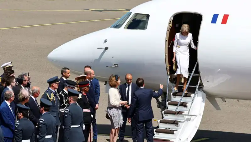 Eşinin Macron'un Elini Bırakmasının Gerçek Sebebi Açıklandı!