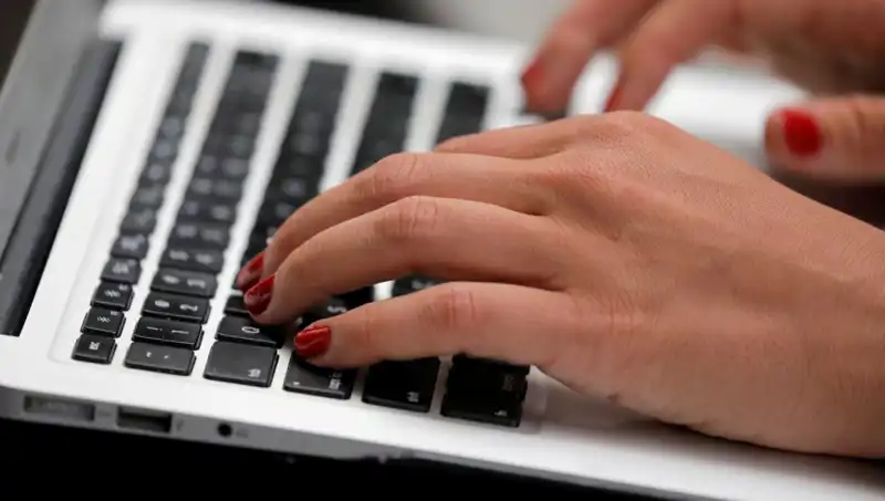 Laptop Mikrofonları Kapalıyken Bile Dinlenebiliyor: Güvenlik Tehditleri Artıyor