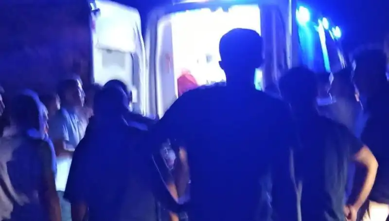 Uçuruma Yuvarlanan Otomobilin Sürücüsü Hastaneye Kaldırıldı!
