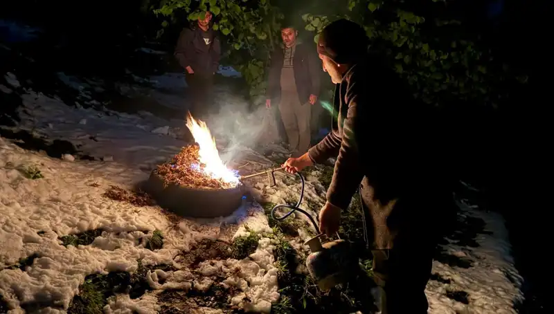 Mahallede Gece Korkusu: Nöbet Tutanlar Lastik Yaktı