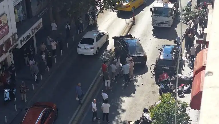 İranlı Sürücü, Şaşırtıcı Kazada Şehirde Kaos Yaratıyor!
