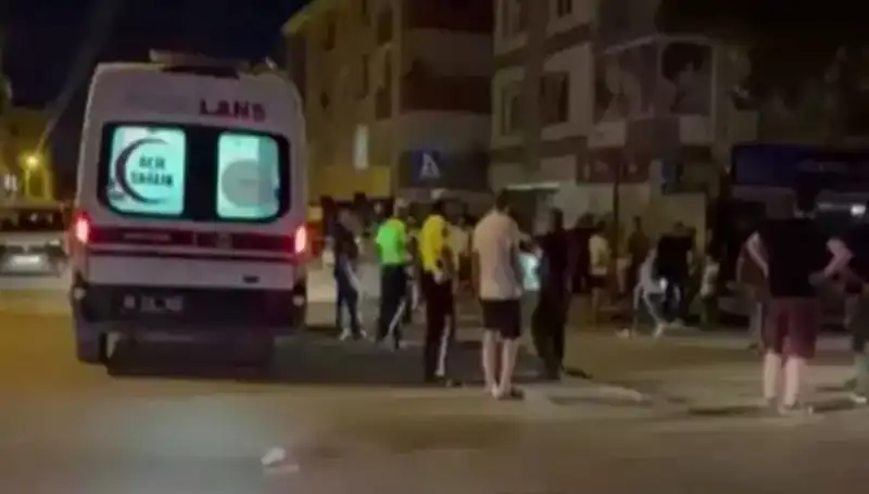 Alkollü Sürücü, Tartıştığı Yayaları Kamyonetle Ezerek Kaçtı: Sokakta Dehşet Anları