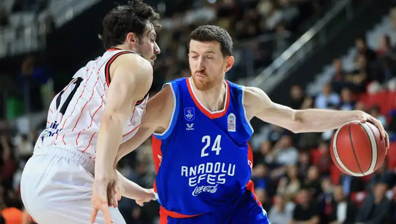 Anadolu Efes, Euroleague'de Şampiyonluk Hayallerini Sürdürüyor!