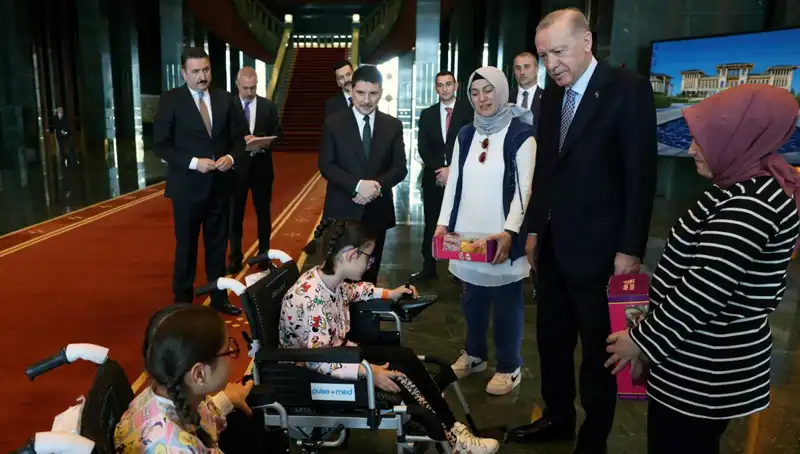 Cumhurbaşkanı Erdoğan’dan Sürpriz Hareket: Engelli Çocuklara Akülü Sandalyeler Hediye Edildi