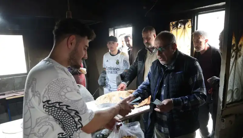 Eşsiz Ekmeğin Peşinde: 7 Kilometre Yol Kat Edenler